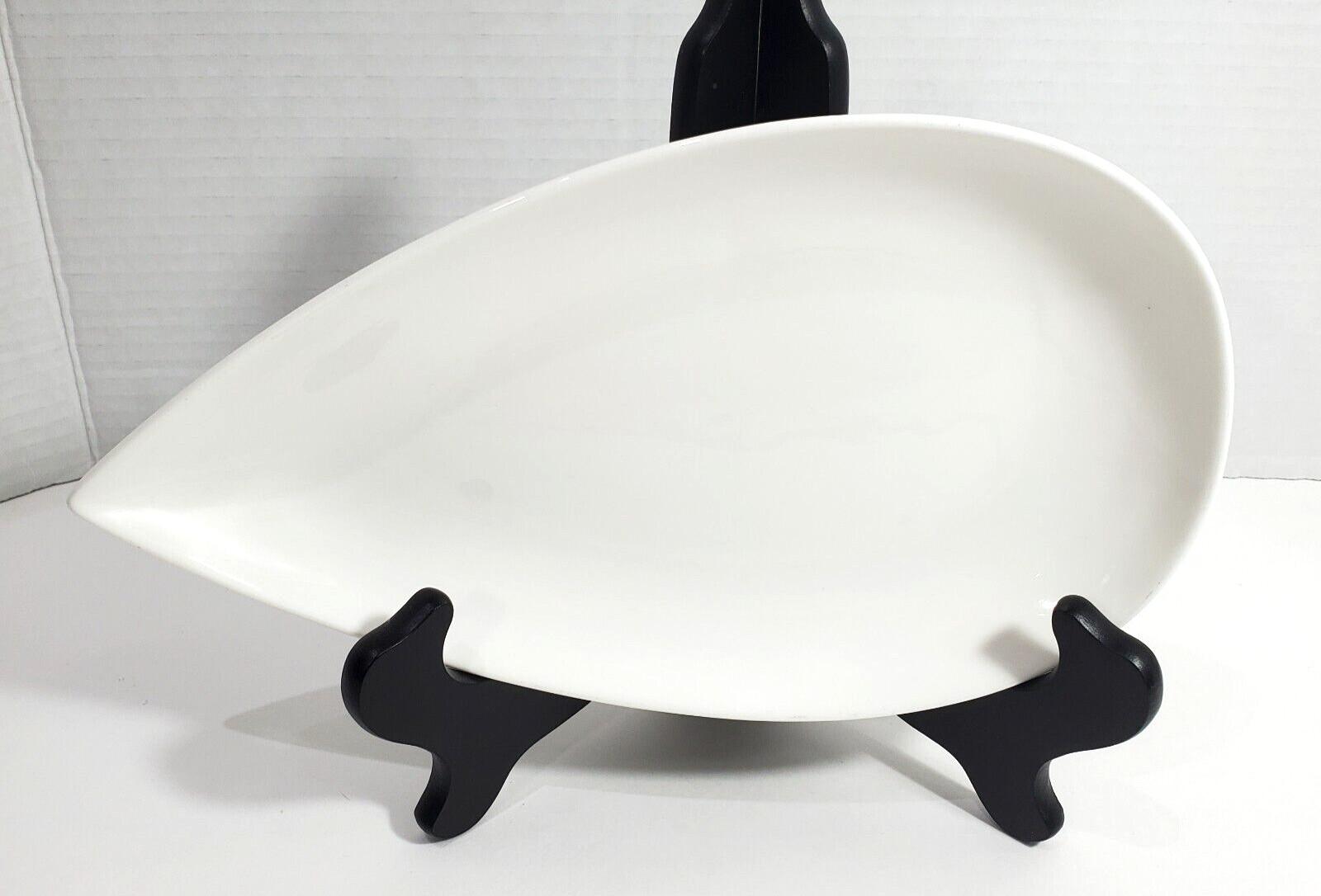 Fortessa Fortaluxe Super White Tear Drop White Plate 10.5" x 5.75" RARE