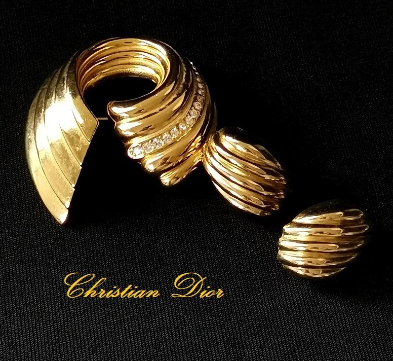 CHRISTIAN DIOR SIGNED VINTAGE 2-PC SUITE 18K GOLD PLATED METAL ICE CLEAR CRYSTAL