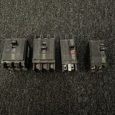 (2) Circuit Breaker Square D DP4075 (1) 40amp 3 Pole + (1) 35Amp + (2) 20 Amp