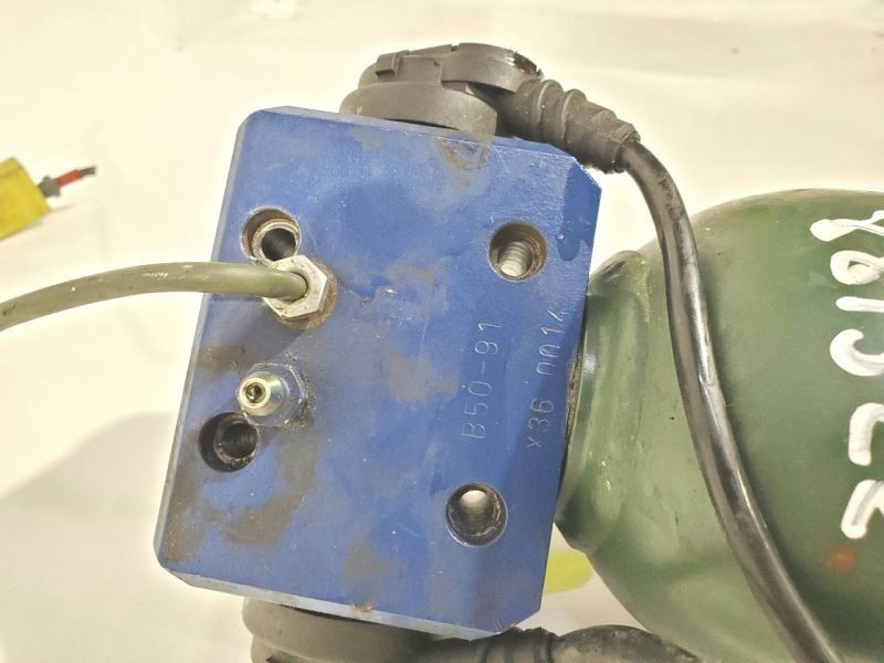 Rolls-Royce Silver Spur 1994 Valve with pipe