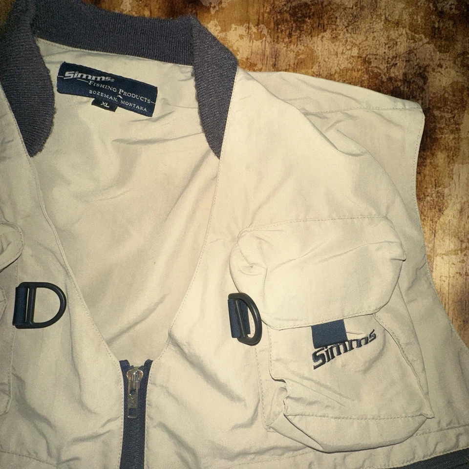Simms Bozeman Montana Fly Fishing Vest Vintage USA Fish XL Tan Extra Large Trout - Image 3 of 4