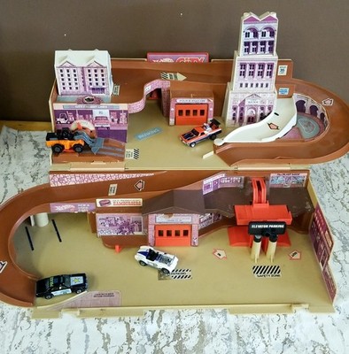 VTG 1979 Mattel Hot Wheels City Multi-Level Parking Garage Playset w/Some Cars