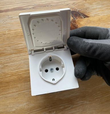 Jung LS 1520 Steckdose mit Klappdeckel 921 0 301 Alpinweiß LS1520KLPLWW