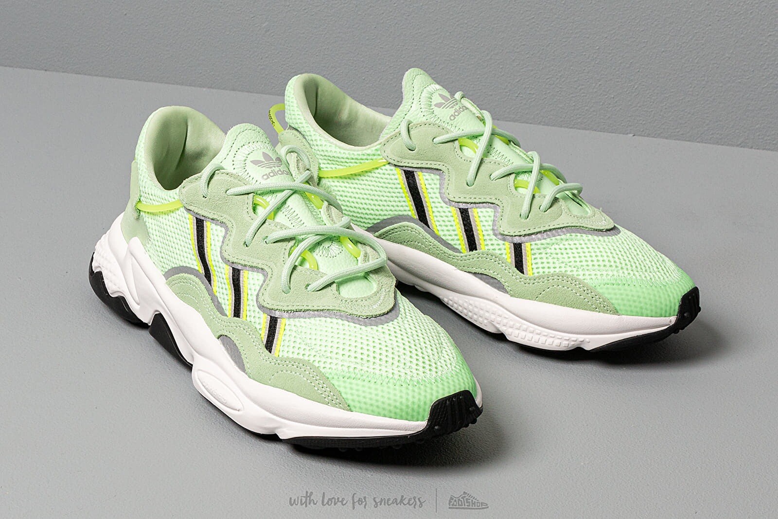 adidas ozweego glow green