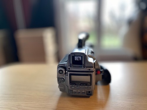 SONY HANDYCAM DCR-VX1000 3CCD NTSC DIGITAL CAMCORDER VIDEO with ACCESSORIES - Photo 6 sur 6
