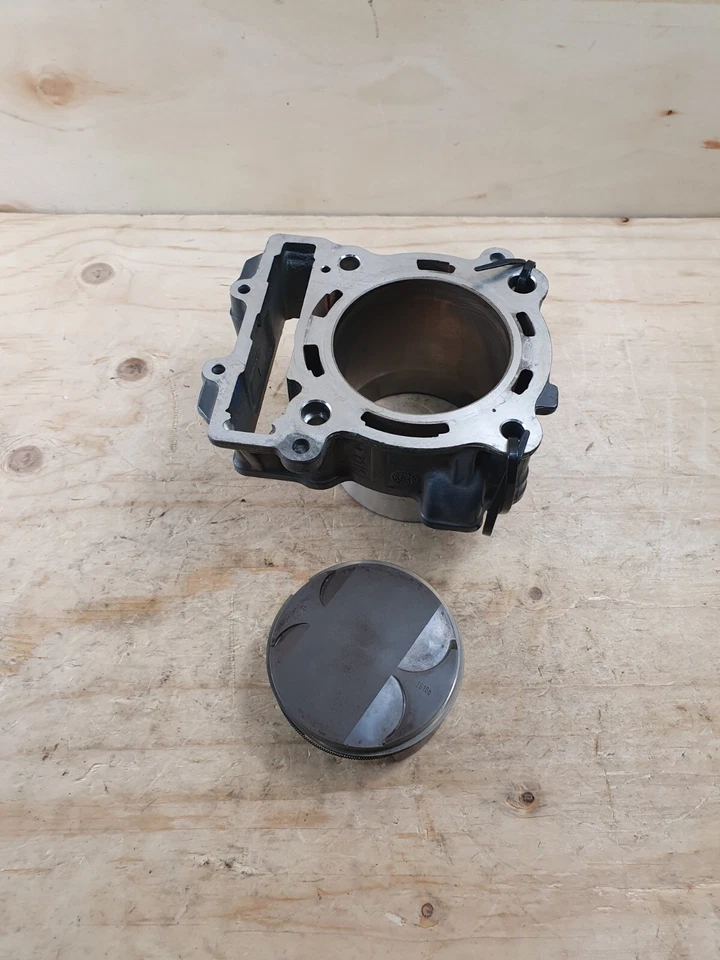 Ktm RC / Duke 390 Engine Top End Barrel & Piston Cylinder Bore Wery Low Miles - Image 2 of 4