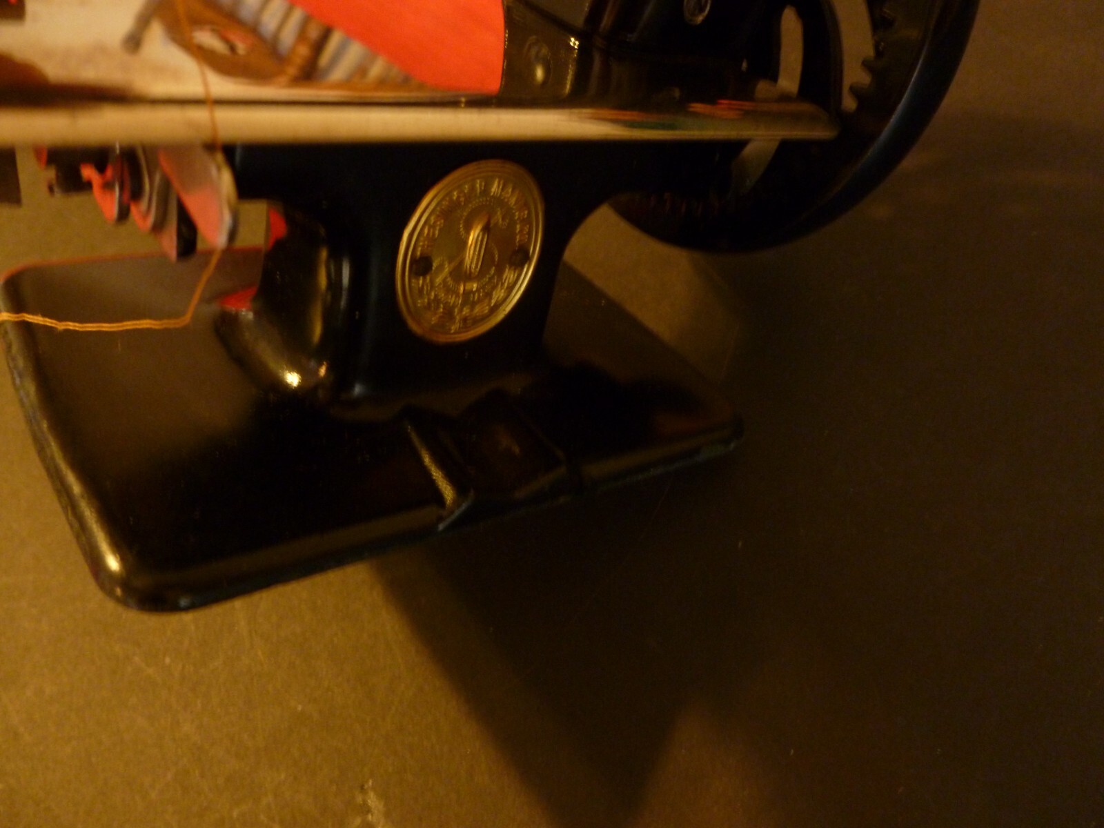 Vintage Antique Singer Child's Sewing Machine Model 2010 With Case/ instruction eBay