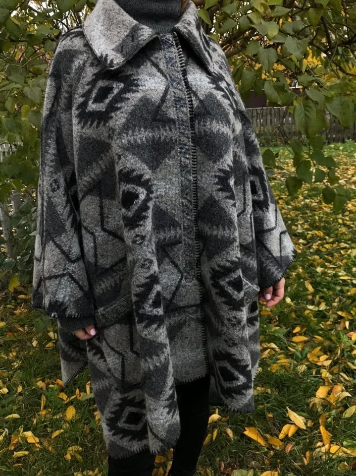 Bazar Deluxe women's poncho coat wool blend gray made in Italy size 42 - Image 4 of 4