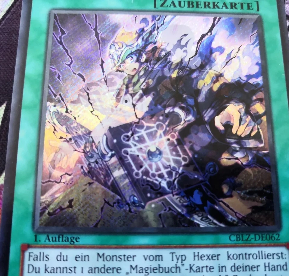 MISPRINT! MAGIEBUCH DES MEISTERS - CBLZ-DE062 Secret Rare / 1. Auflage Medraut - Bild 2 von 4