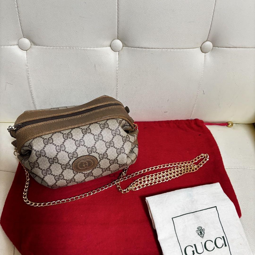 Vintage GUCCI Mini Chain Shoulder Bag for Women in Excellent Condition