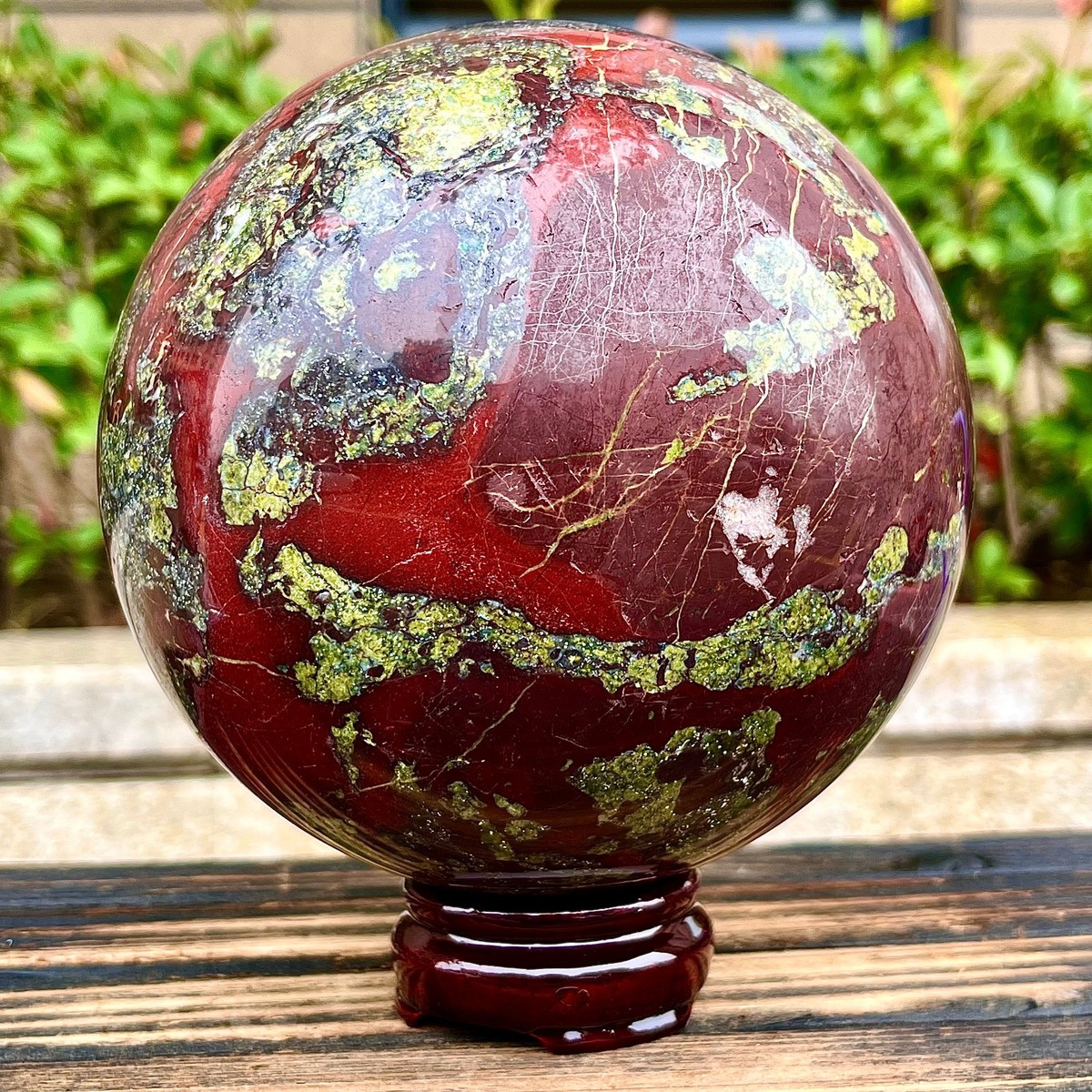 Natural Dragon Blood Stone Ball Quartz Crystal Polishing