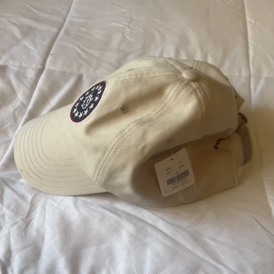 Parche con logotipo Southern Tide Skipjack gorra de béisbol piedra con etiquetas precio de venta sugerido por el fabricante 27,00 USD Foto 2 de 4