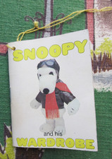 Vintage 1979 Determined Productions Snoopy  his Wardrobe mini booklet
