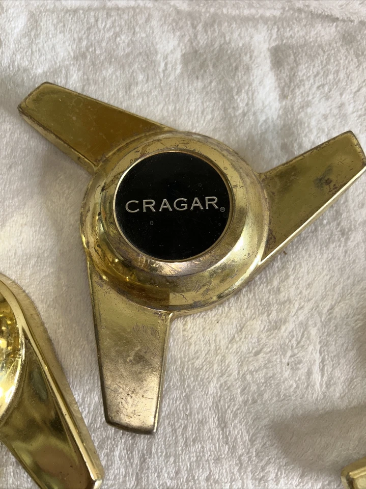 RARO LOTE DE 3 TAPAS SPINNERS KNOCKOFF GENUINO VINTAGE EARLY CRAGAR GOLD CENTER Foto 3 de 4