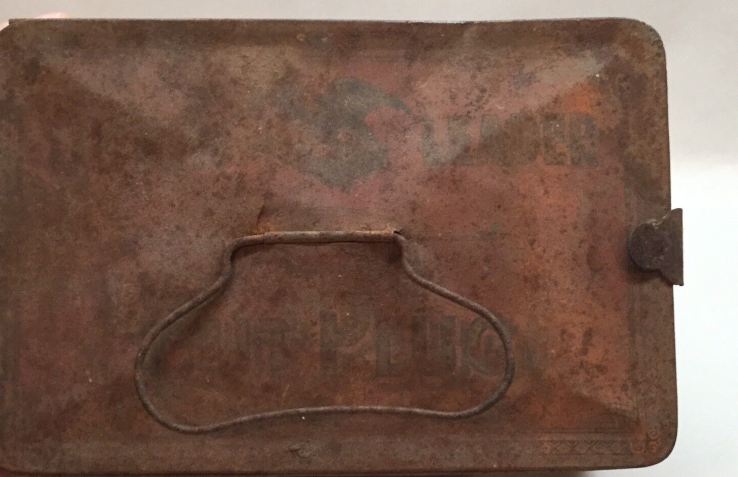 Union Leader Cut Play Tobacco Metal Tin Primitive Rustic Advertising Red Vintage