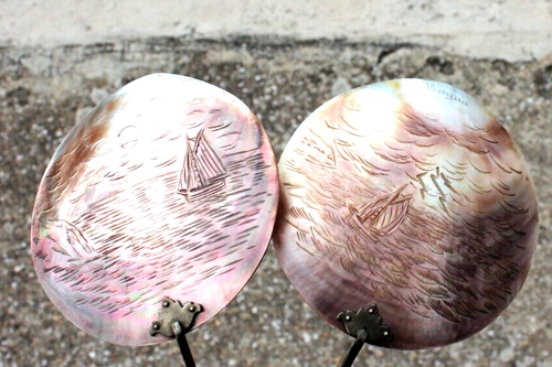 paire de réflecteur en nacre a décor de mer marqué royan pour lampe ou bougeoir