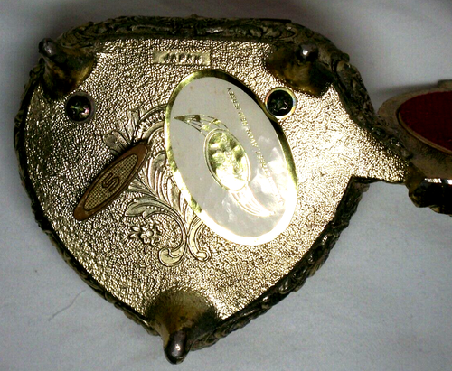 Sankyo Cameo Heart Picture Frame Music Box "Somewhere My Love" (Dr. Zhivago) - Picture 7 of 11