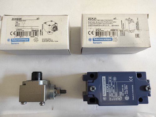 N.9 Telemecanique Kit Fine Corsa Baffo ZCKJ1+ZCKE05+ZCKY91 + piastre montaggio - Foto 3 di 6
