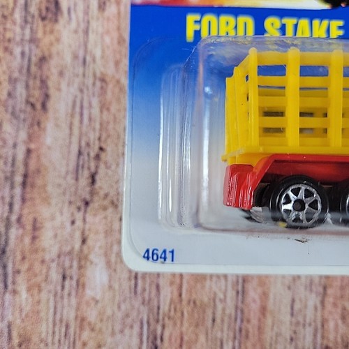 Camión Ford 4641 BBP 237 y Chevy #136 1991 Hot Wheels nuevo - Imagen 2 de 7