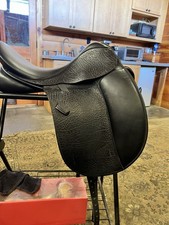 2025 County Intuition Dressage Saddle 17.5 Me...