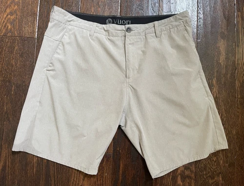 Vuori Aim Shorts Mens 34 taupe Beige Lightweight Stretch Chino golf free ship