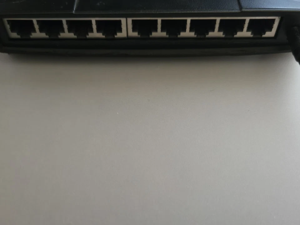 Linksys EZXS88W 10/100 Mbps 8-port Work Group Switch - READ DESCRIPTION - Image 4 of 4