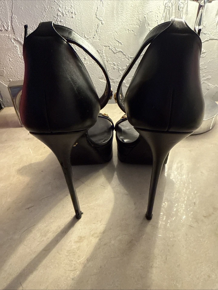 Туфли на шпильке VERSACE черная кожа с золотым акцентом медуза и золотые пряжки. 41 - Изображение 3 из 4