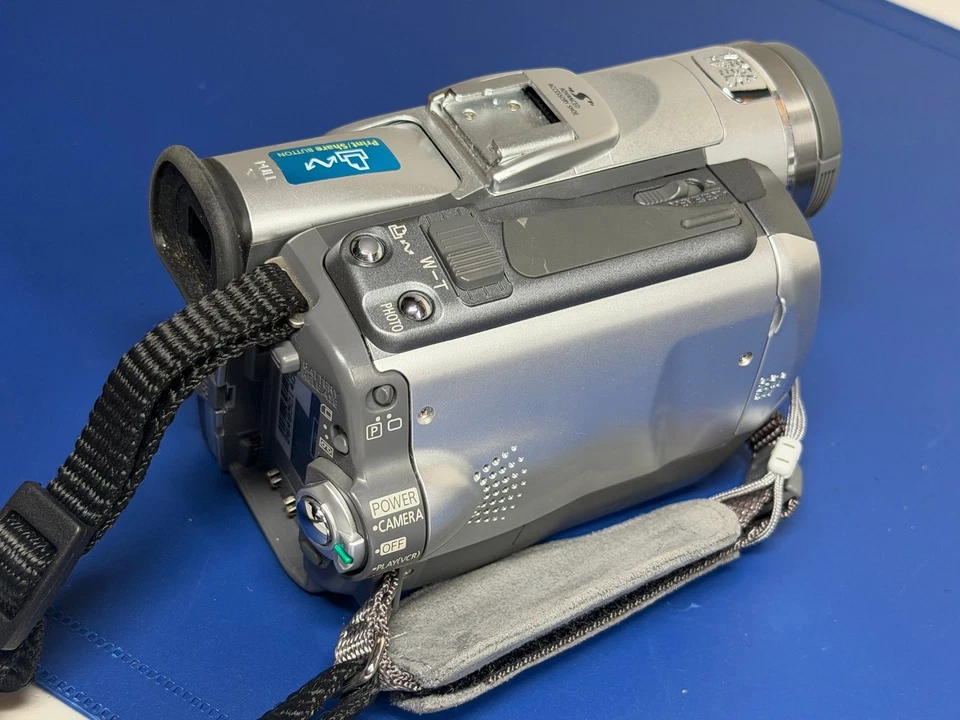 Canon MVX250i PAL DV Camcorder 18x Optical Zoom 1.3MP Strap - Image 4 of 4