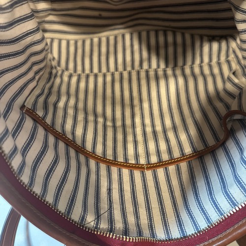 Dooney & Bourke Wayfarer Borsa grande in nylon per vino - Foto 17 di 23