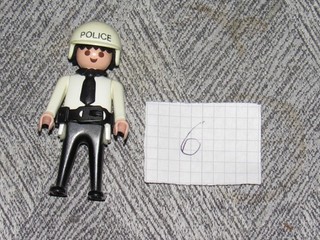 playmobil© Alter Polizist bewegliche Handgelenke Helm Krawatte Gürtel "6"