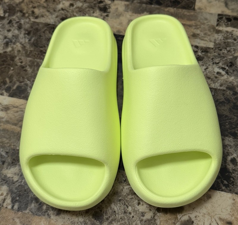adidas Yeezy Slide Glow Green Men’s Sandals Slip-On US 10 HQ6447 New