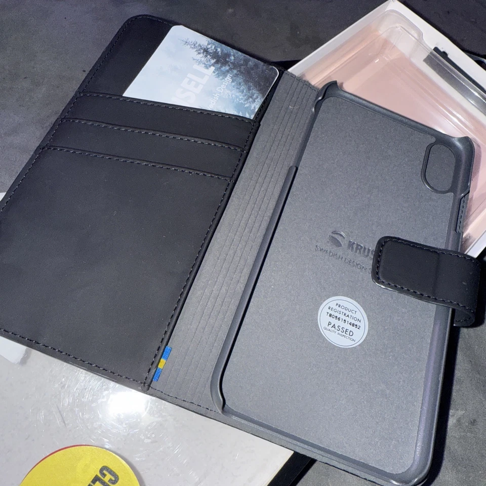 Estuche plegable billetera de cuero liso negro Krusell iPhone XS Max 2 en 1 Foto 2 de 4