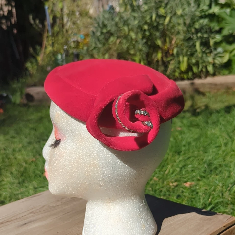 Sombrero pastillero vintage de terciopelo rojo para mujer   Foto 2 de 4
