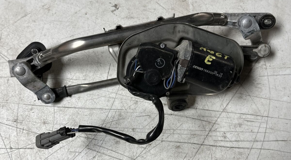 09-18Maserati Gran Turismo  Windshield Wiper Motor OEM