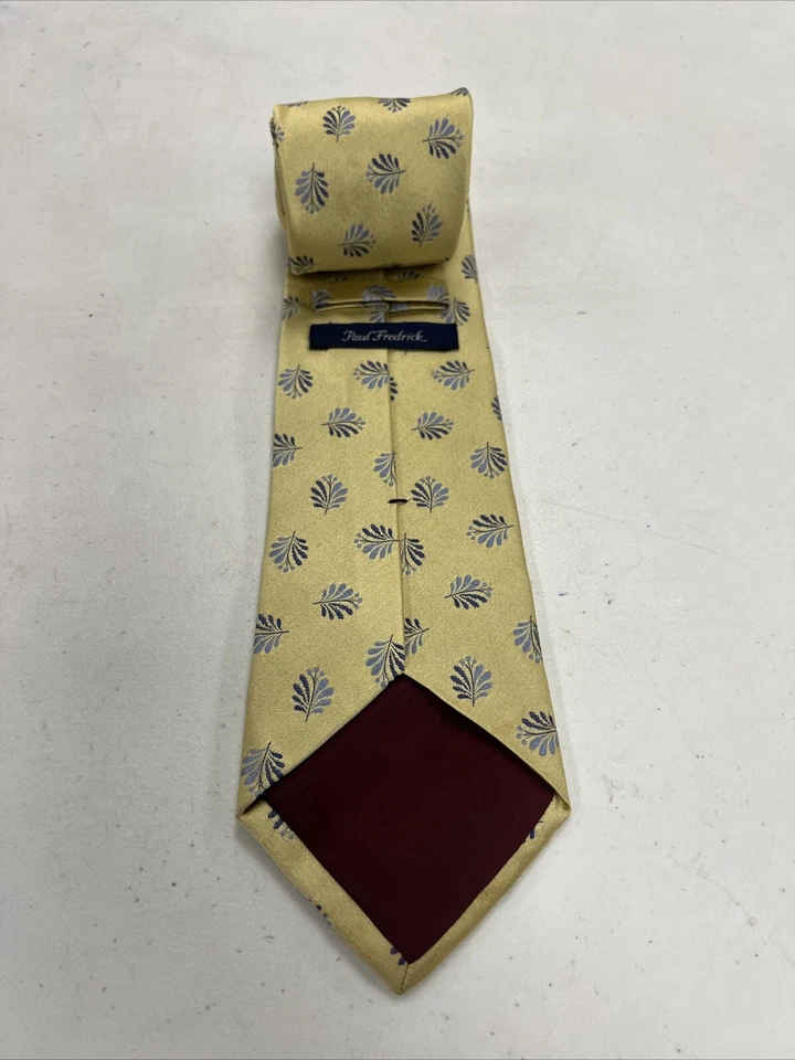 Corbata para hombre Paul Fredrick amarillo y azul claro hojas geométricas seda $108 Foto 3 de 4