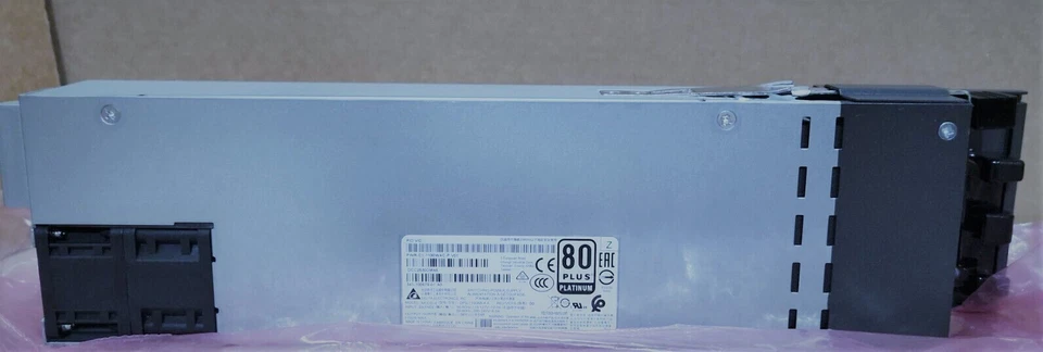Fuente de alimentación Cisco PWR-C1-1100WAC-P para conmutador serie 9300 Foto 2 de 2