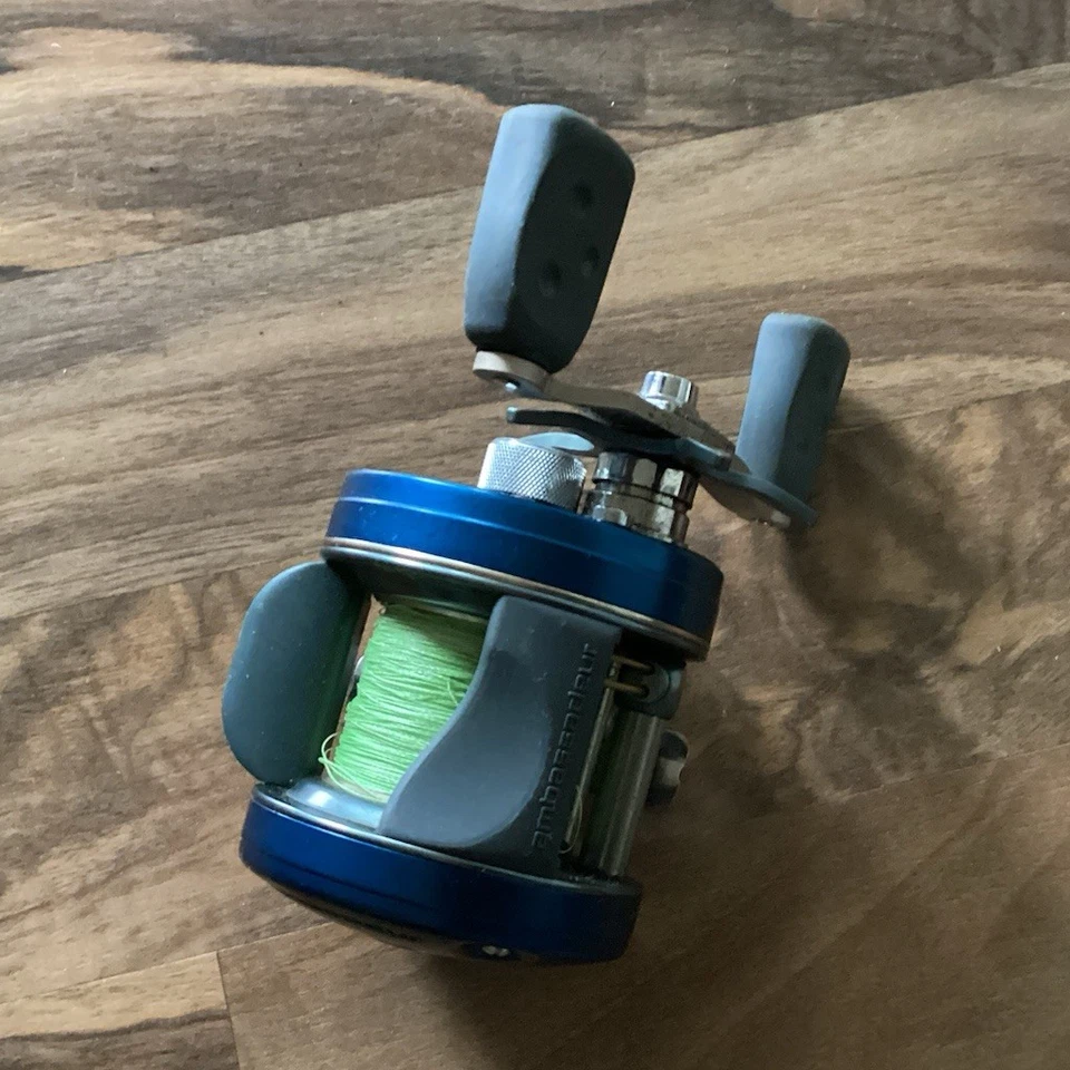 Abu Garcia Ambassadeur 5601C4 Baitcasting-Rolle 6,3:1 Star Drag blau/grau - Bild 1 von 4