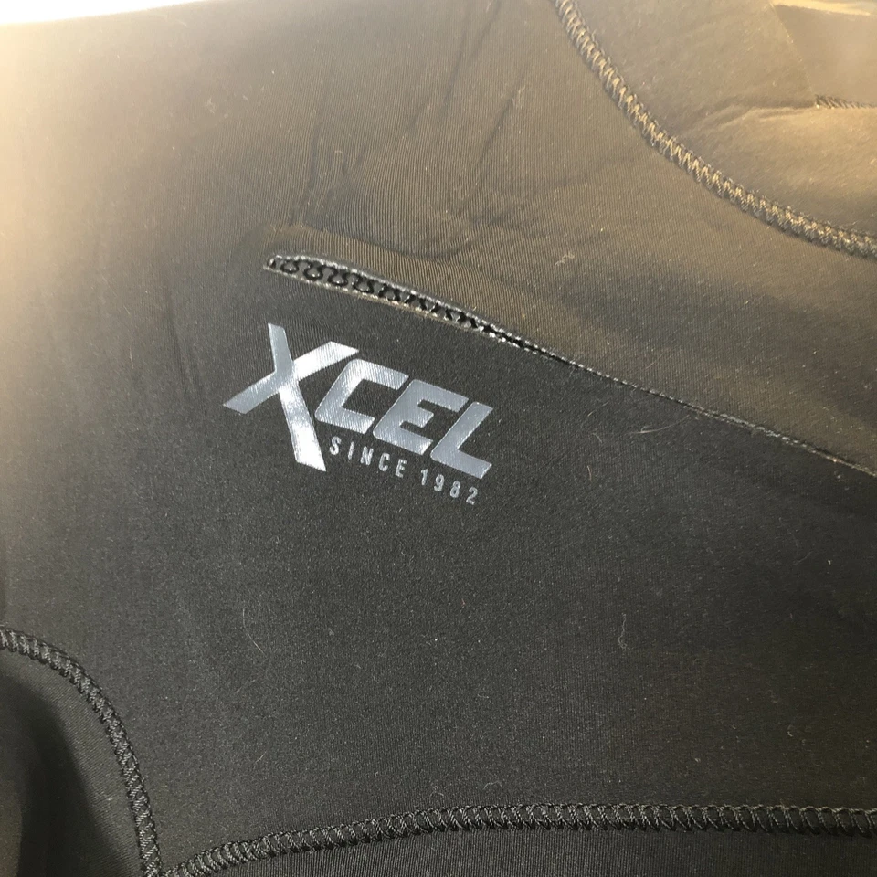 Xcel Chest Zip full wetsuitMen’s Size L Black Excellent Condition Gently Used ￼ - Image 4 of 4