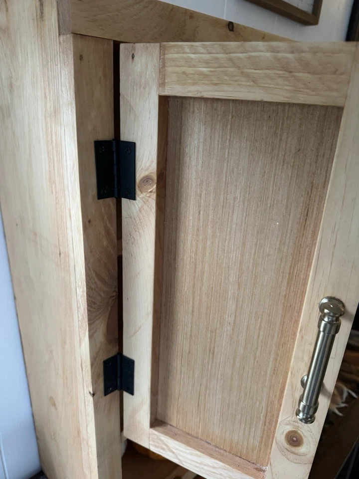 Beautiful Handmade Cabinet With A Maple Finish - Image 3 of 4