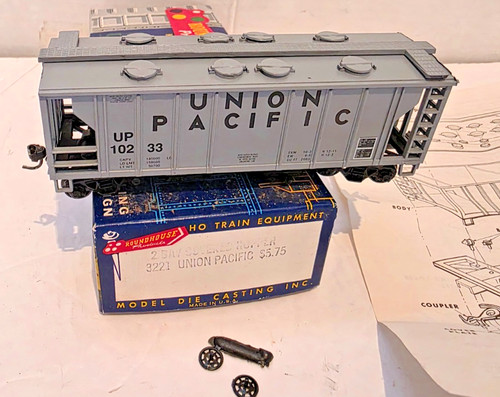Tolva cubierta de casa redonda escala HO Union Pacific #10233 kit montado 3221 de colección | Zustand: Used