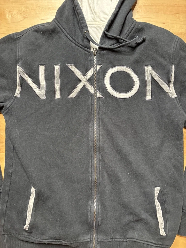 Sudadera con Capucha Nixon Cremallera Completa Negra Hombres Talla L Patinador Street Wear Deletrear Foto 3 de 4