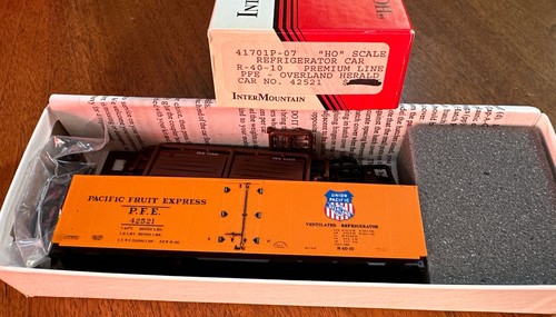 Intermountain HO Kit 41701P-07 Premium Line Reefer PFE Overland Herald #42521 NY | Zustand: New