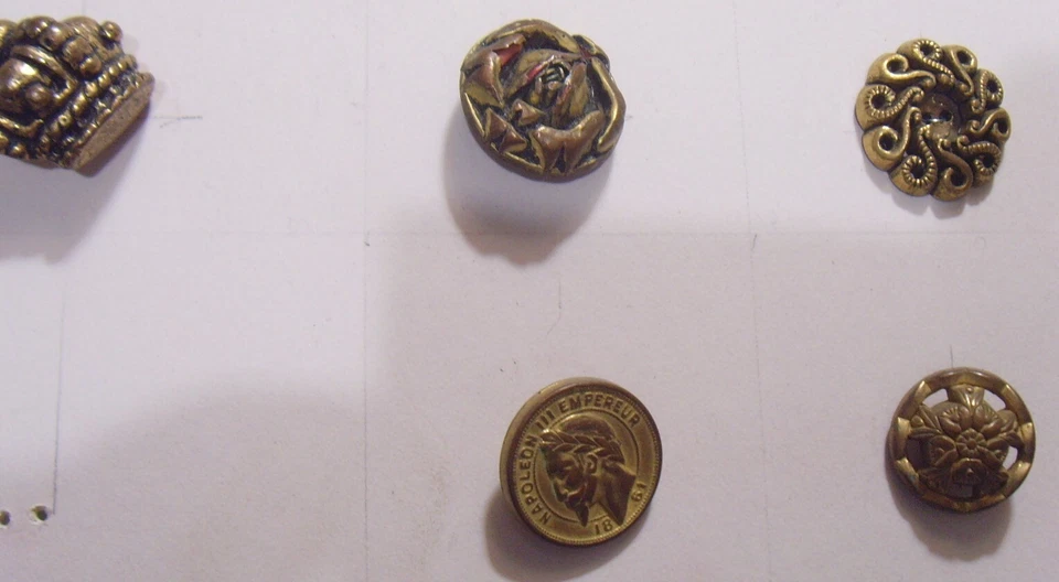 Early 1900s antique collector museum grade assorted buttons lot 54056 - Image 3 of 4