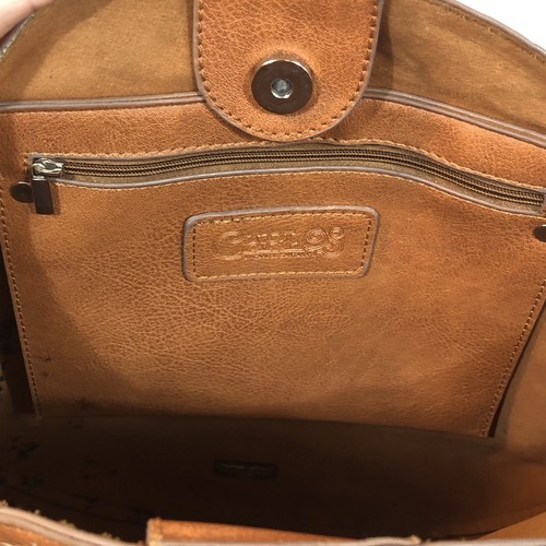 Bolso de Mano Circular Carlos by Carlos Santana Marrón 13"" x 13"" RN# 67508 - Imagen 7 de 10