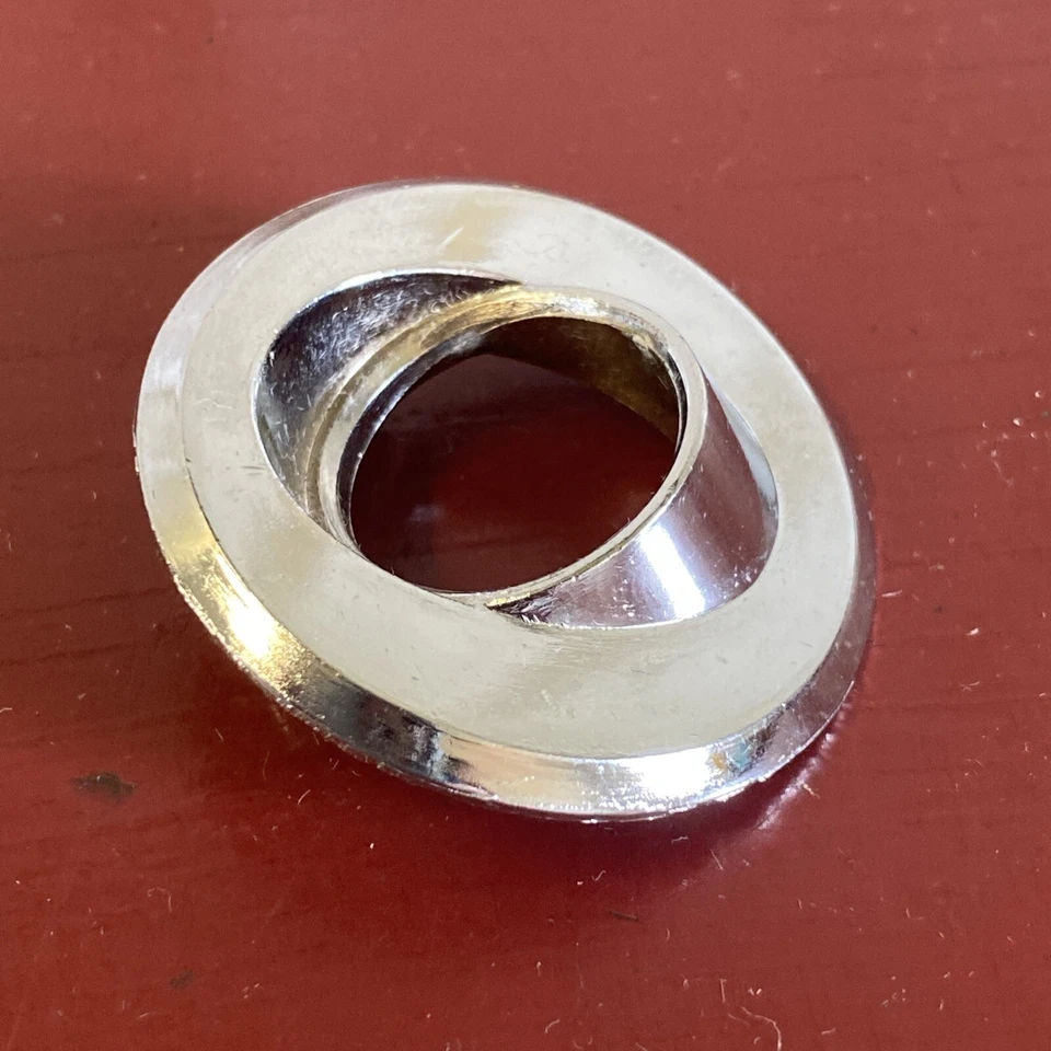 BISEL ANTENA 2580403 PIEZA PARA CHRYSLER NEWPORT 300 NEW YORKER 1965 1966 Foto 3 de 4