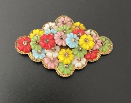 VINTAGE UNSIGNED-MIRIAM HASKELL 2” HAND STRUNG LAYERED LUCITE FLOWER BROOCH