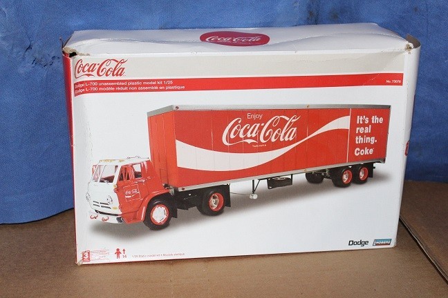 Coca-Cola Dodge L-700 プラモデル 1/25 Lindberg Dodge L-700 Coca Cola Model Kit 1:25 Complete/Unbuilt