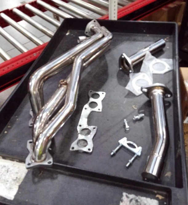 Cabezal de escape para camioneta Nissan D21 1990-1995 de carrocería dura 2,4 L 4x4 4x4. Foto 2 de 2