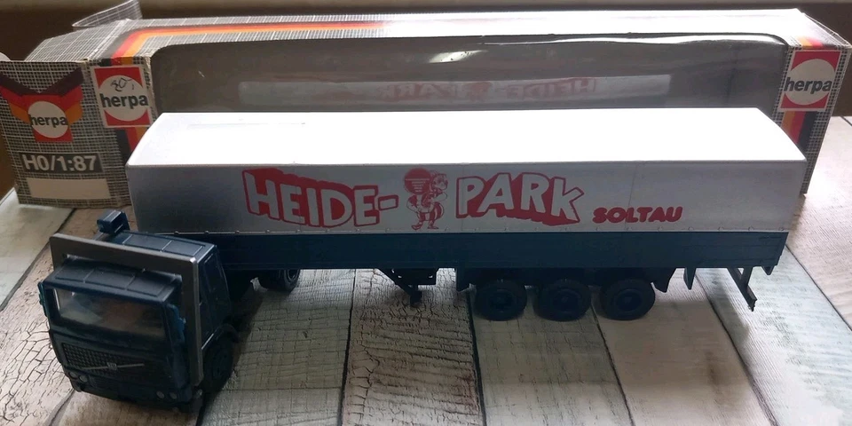 HEIDE PARK SOLTAU Herpa Volvo Sattelzug 1/87