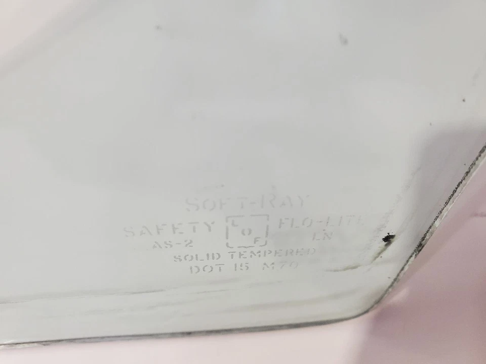 Cadillac Fleetwood Brougham 1980 1984 OEM puerta trasera derecha ventilación vidrio  Foto 3 de 4